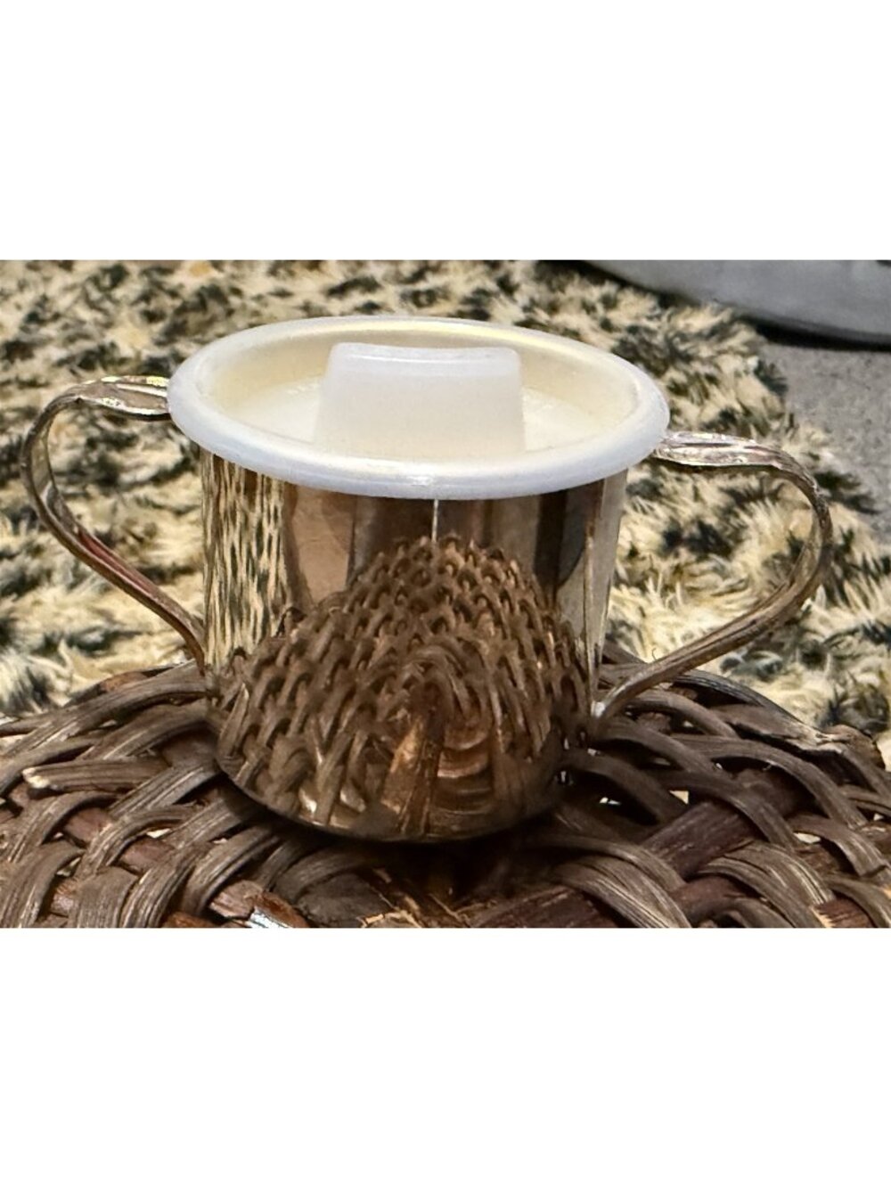 Vintage Oneida Silver Plated Two Handled Baby Cup Sipper With Lid
